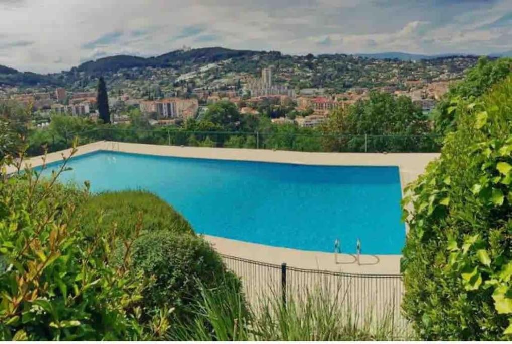 Charmant Studio Pour 3 Personnes Vallauris Bagian luar foto
